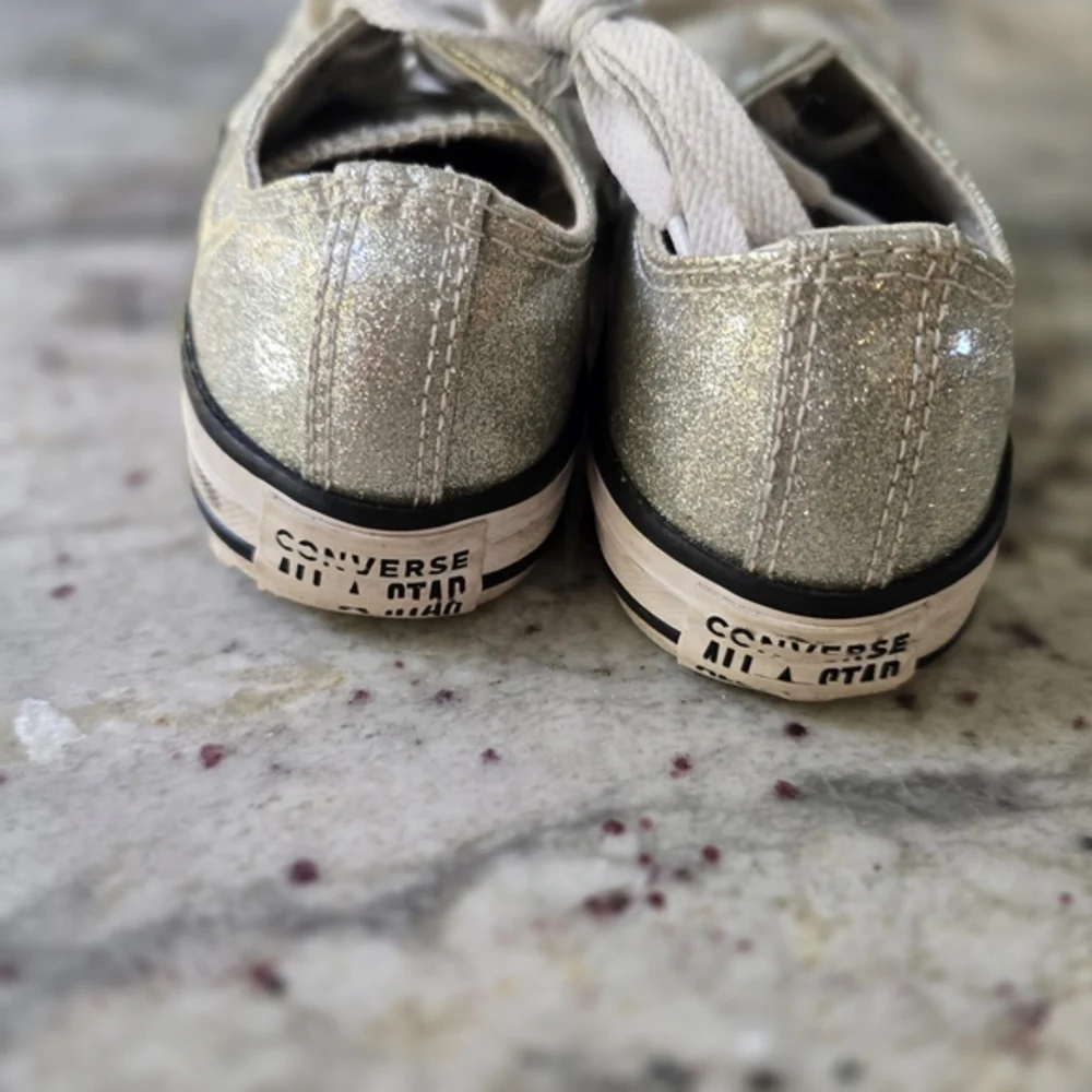 Converse shiny metallic